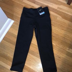 Nwt nike dri-fit crop